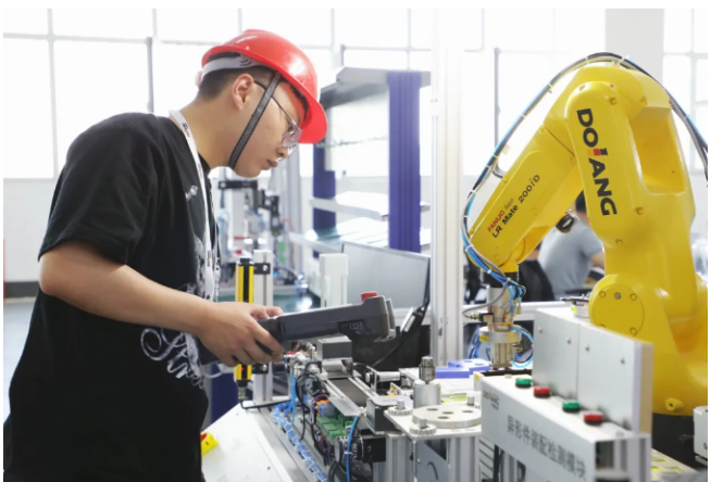 2025 Industrial Robot Technology Application Capability Improvement Advanced Training Course was held at Sino-German Dolang Group