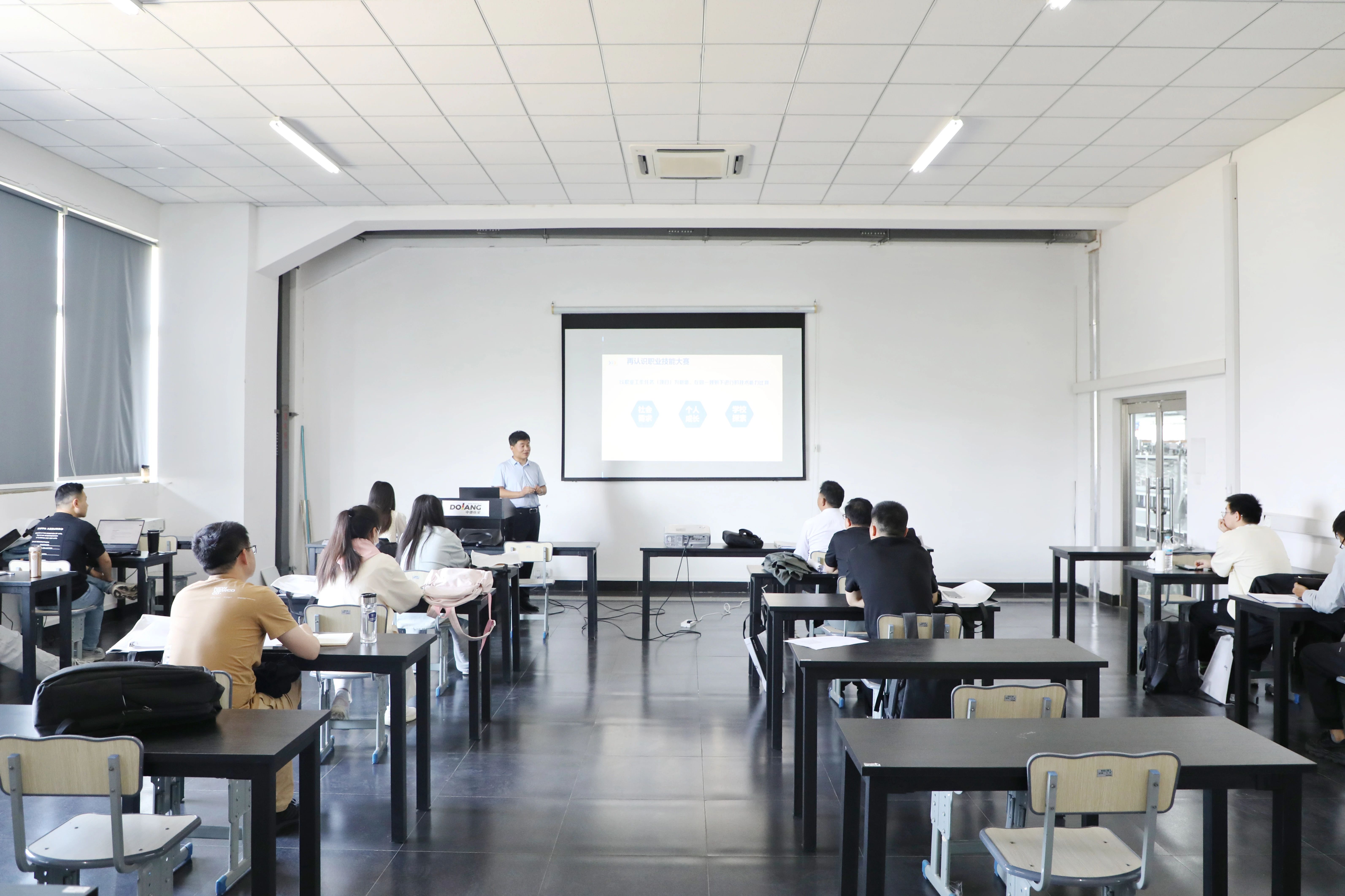 National-Level Vocational Education Training Base 2025 Program—"Intelligent Industry Leadership" Industrial Internet Education Skills Advancement and Practice Project Concludes Successfully at Zhongde Liangliang