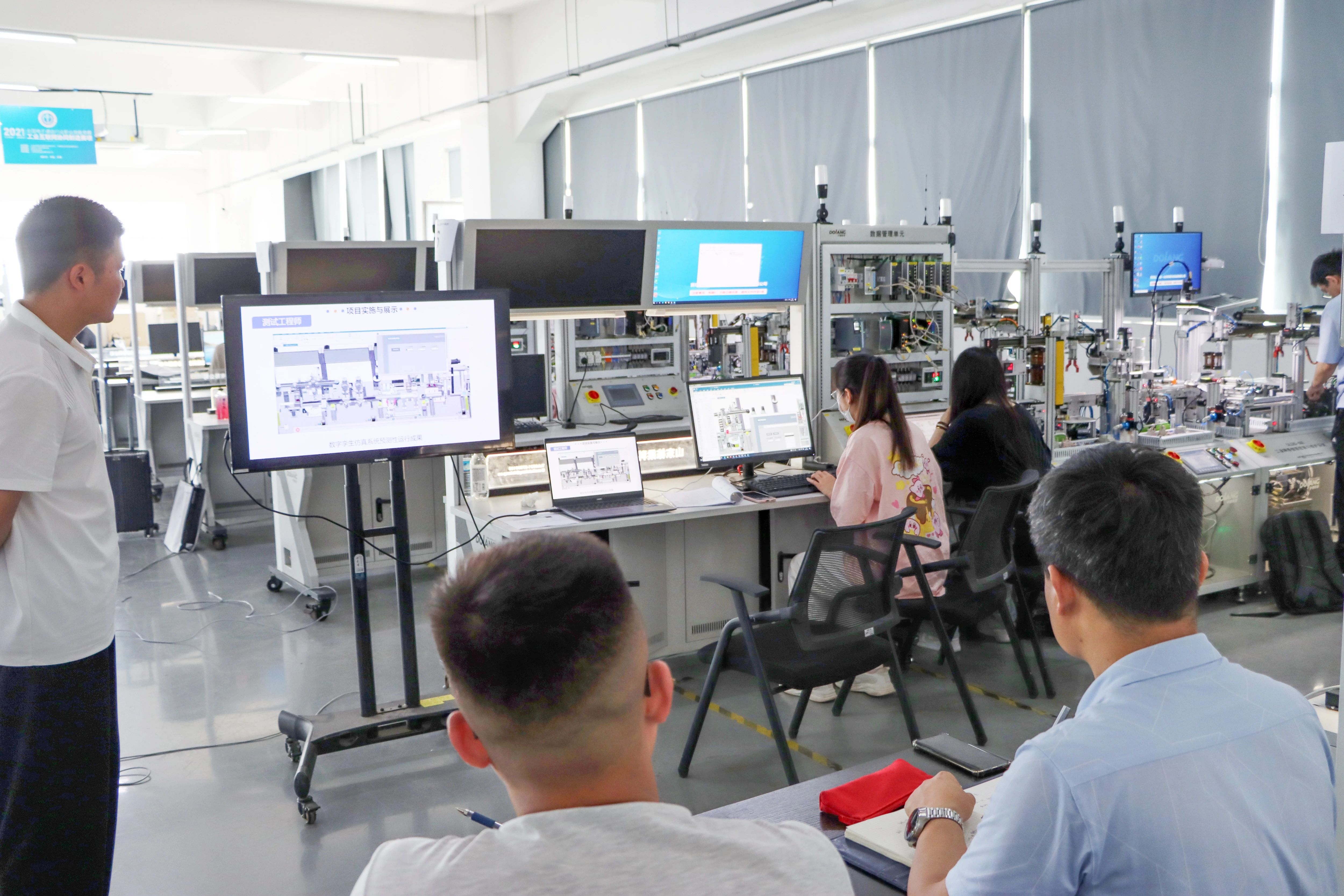 National-Level Vocational Education Training Base 2025 Program—"Intelligent Industry Leadership" Industrial Internet Education Skills Advancement and Practice Project Concludes Successfully at Zhongde Liangliang