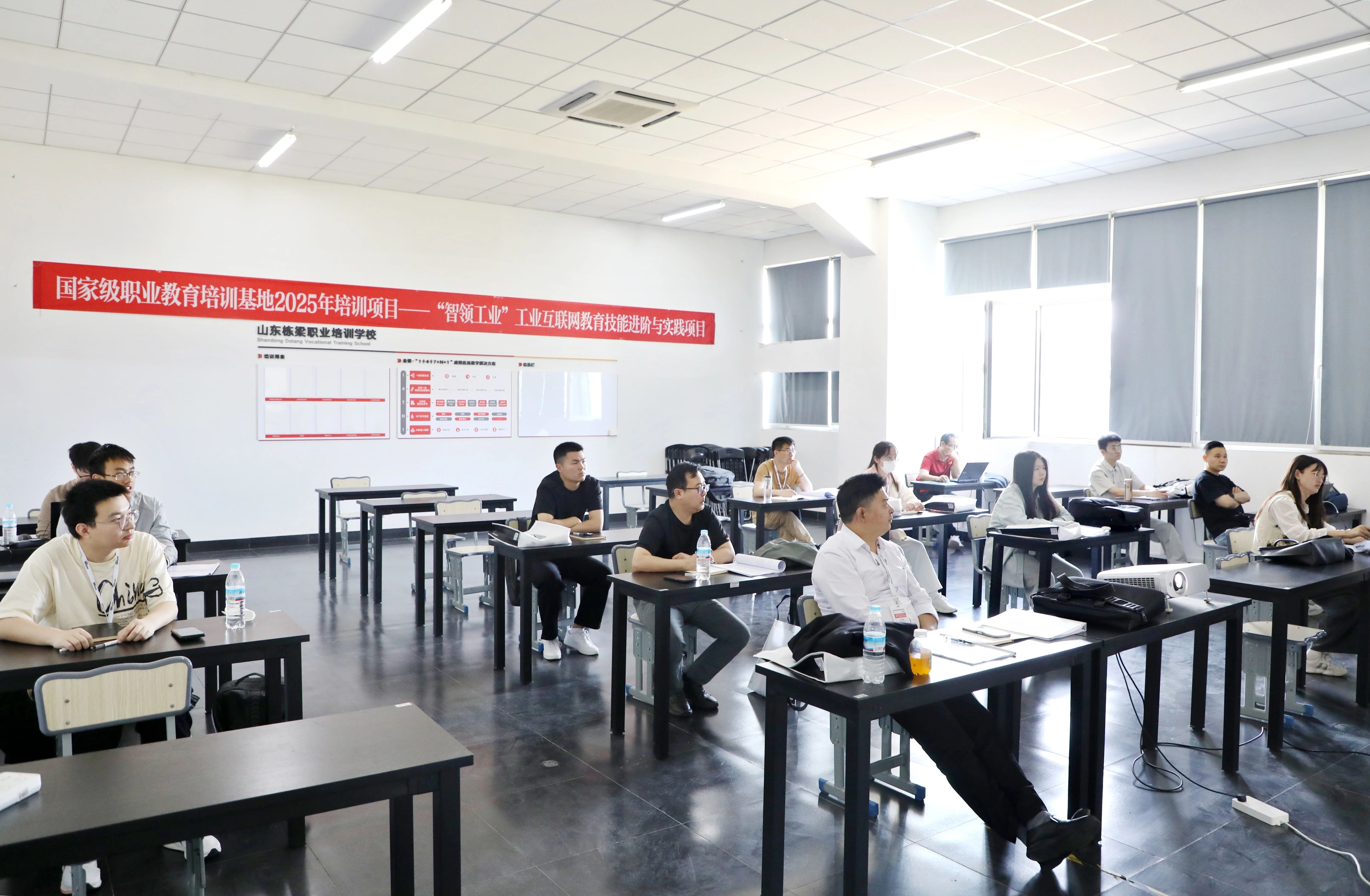 National-Level Vocational Education Training Base 2025 Program—"Intelligent Industry Leadership" Industrial Internet Education Skills Advancement and Practice Project Concludes Successfully at Zhongde Liangliang