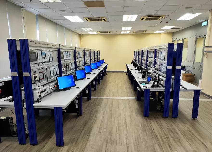 Dolang group cooperated with the Hong Kong Vocational Training Council to build the PLC   training lab of the Hong Kong Excellence Training and Development Center and carried out   PLC professional teacher training.