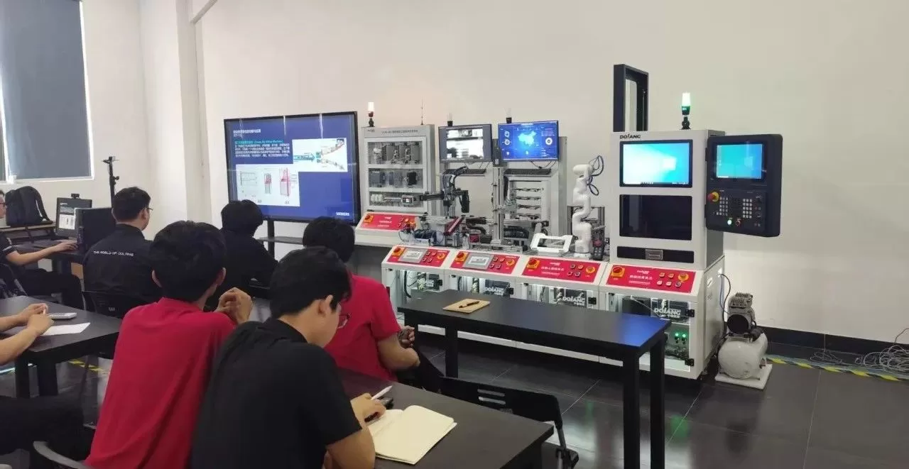 Sino-German Dongliang and Siemens Co-host Training on Siemens CNC System Digital Twin and Programming Applications